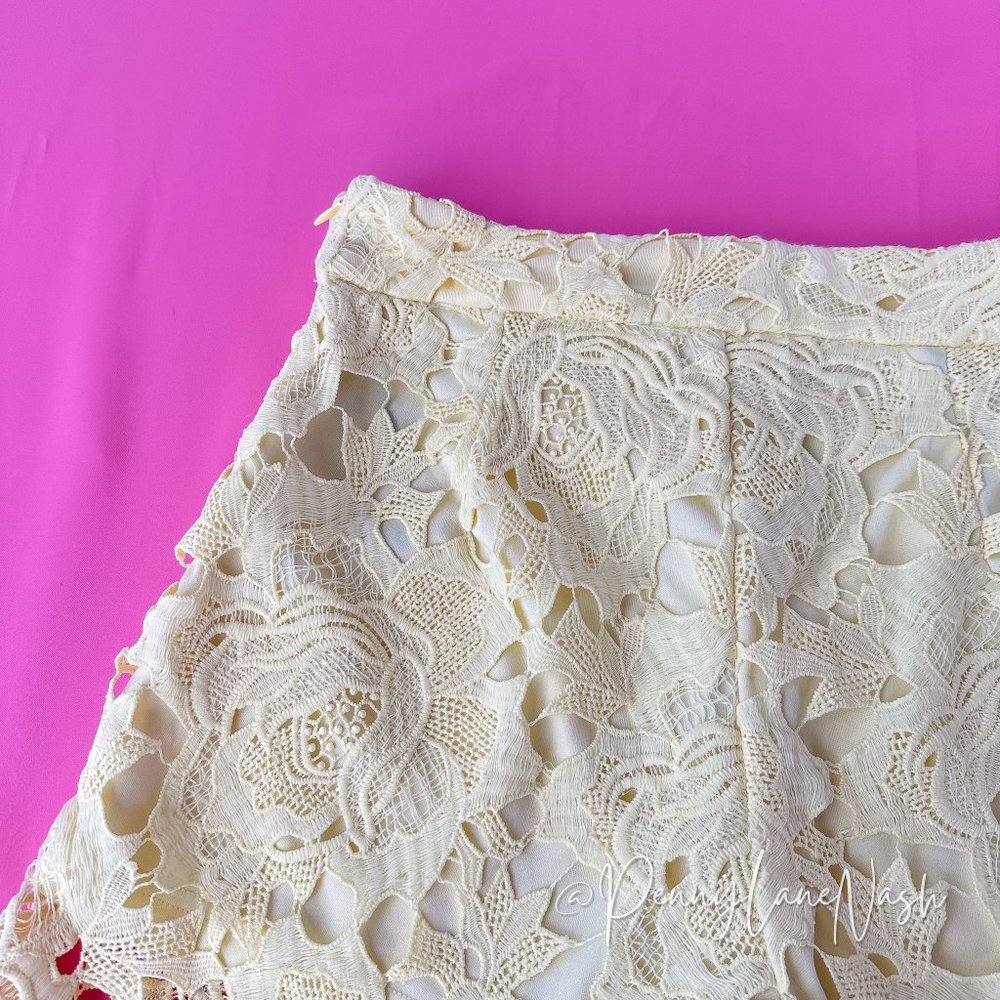 NWT Missguided Crochet Lace Shorts Lemon Size 6 - Picture 9 of 12